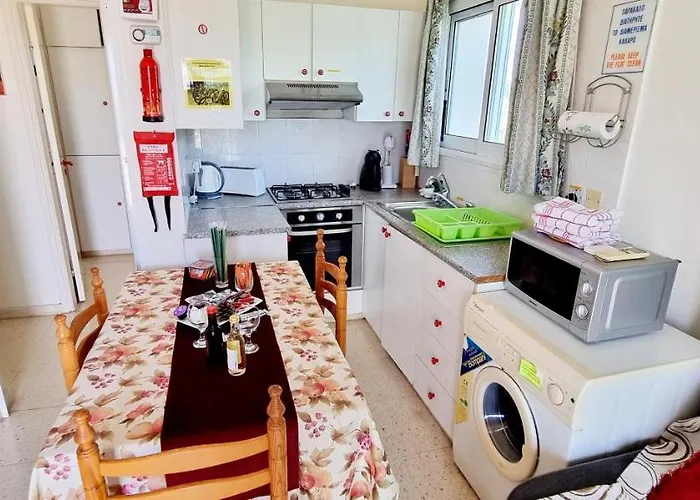 アパートホテル Astrofegia Near The Sea 4*