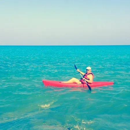 Ξενοδοχείο με διαμερίσματα Astrofegia Near The Sea