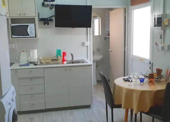 Aparthotel Astrofegia Near The Sea Agia Marina (Northern Cyprus)