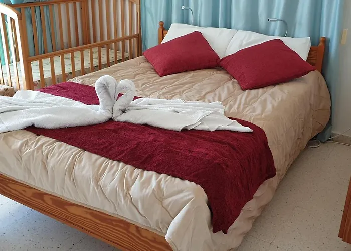 Aparthotel Astrofegia Near The Sea Agia Marina (Northern Cyprus)